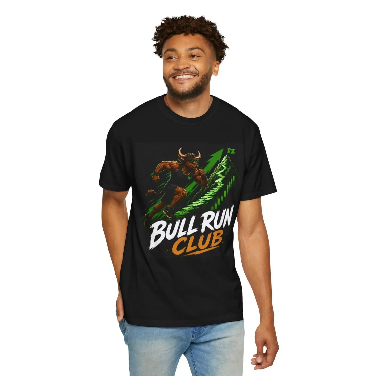 Vintage Fashion Market - ブルランクラブのTシャツ。チャージング・ストック・マーケットをテーマにした、ヴィンテージ風のウォッシュ加工が施された、スタイリッシュなストリートウェア。普段使いに最適な、伸縮性のあるトップス。