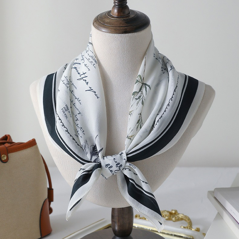 100% 桑シルクスカーフ 65x65cm バタフライジャー - Vintage Fashion Journal のレビューと価格