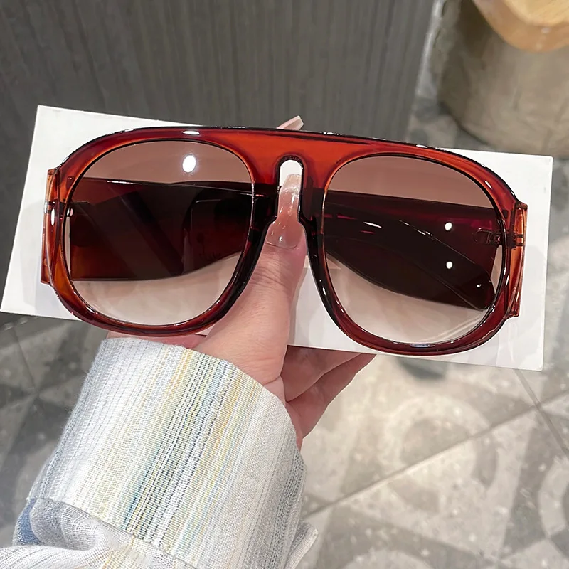 ヴィンテージ風の高級ブランド製サングラス。オーバーサイズのパ - Vintage Fashion Images のレビューと価格